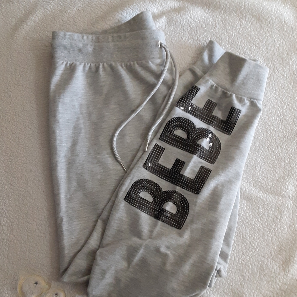 NWOT Womens BEBE print leggings